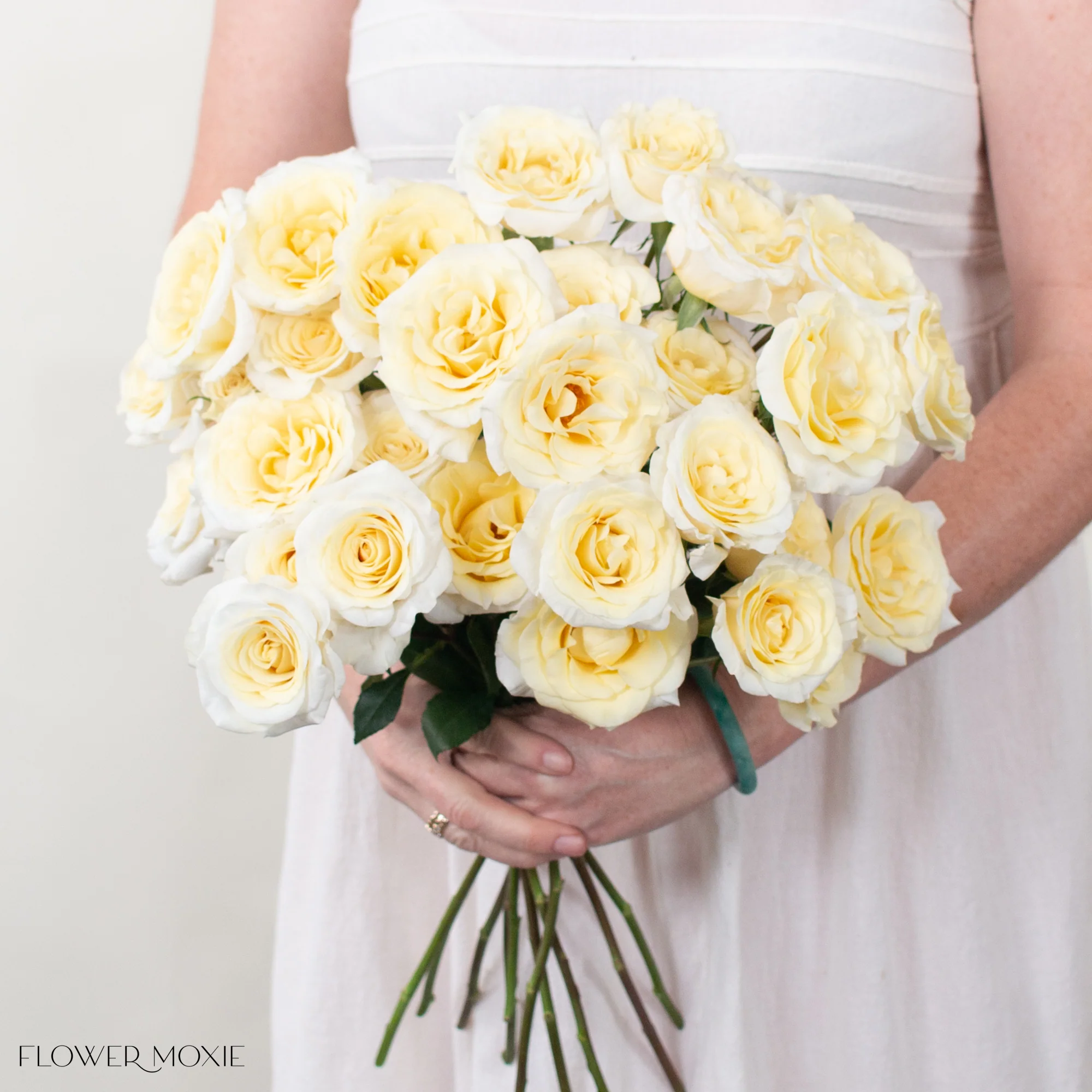 Butter Yellow Spray Roses - Image 4