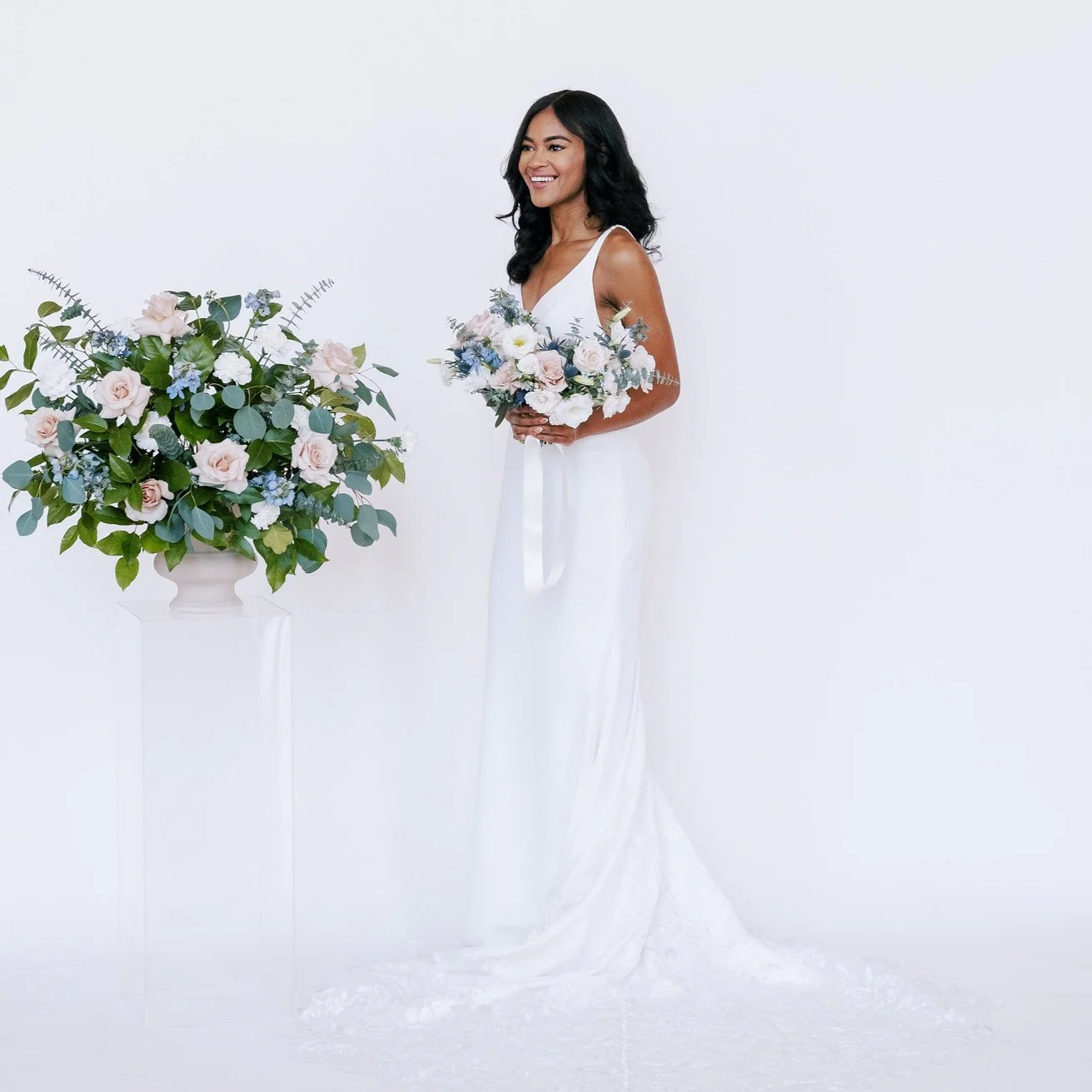 Dusty Blush and Blue Full DIY Ceremony Flowers - Image 2
