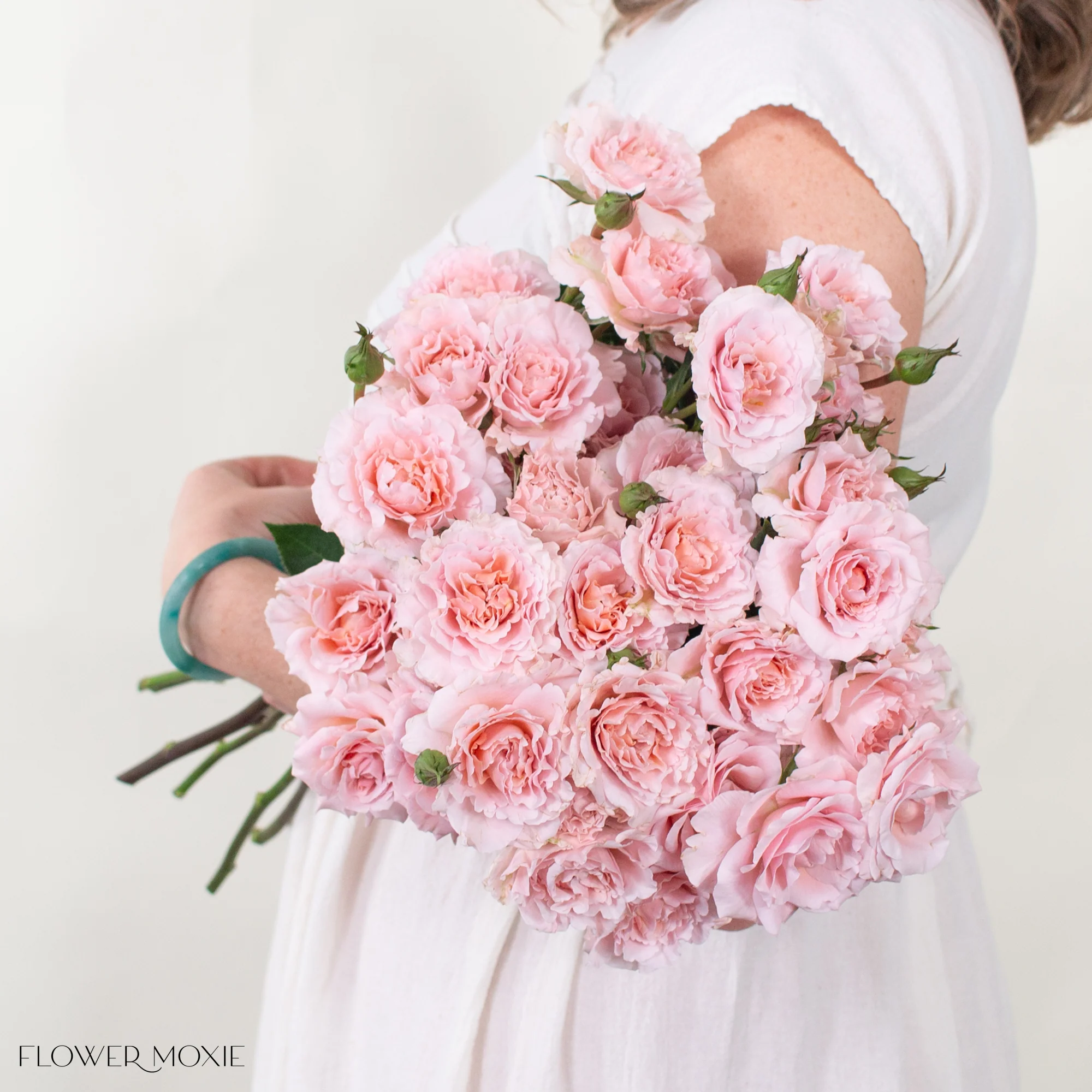 Peachy Pink Spray Roses - Image 3