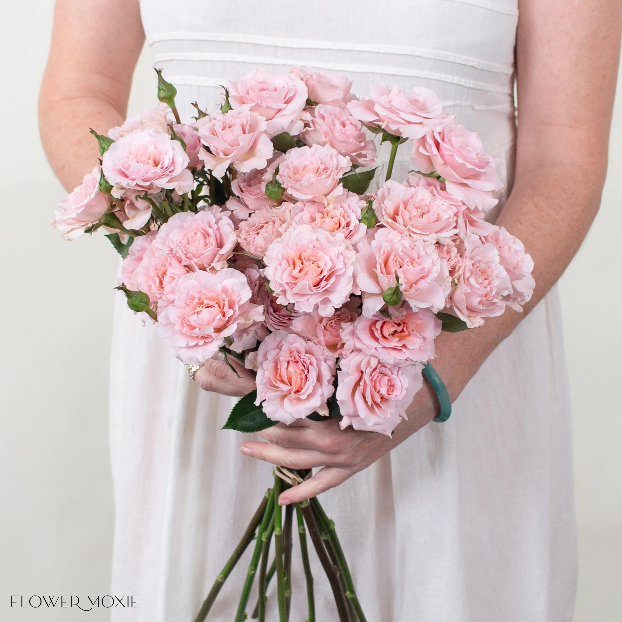 Peachy Pink Spray Roses - Image 4