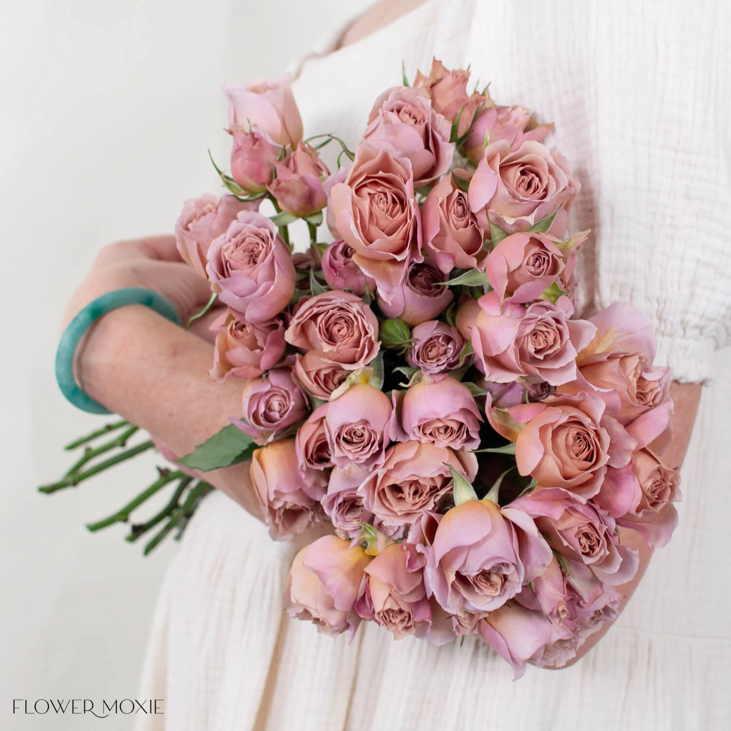 Sandy Pink Loli Spray Garden Roses - Image 3
