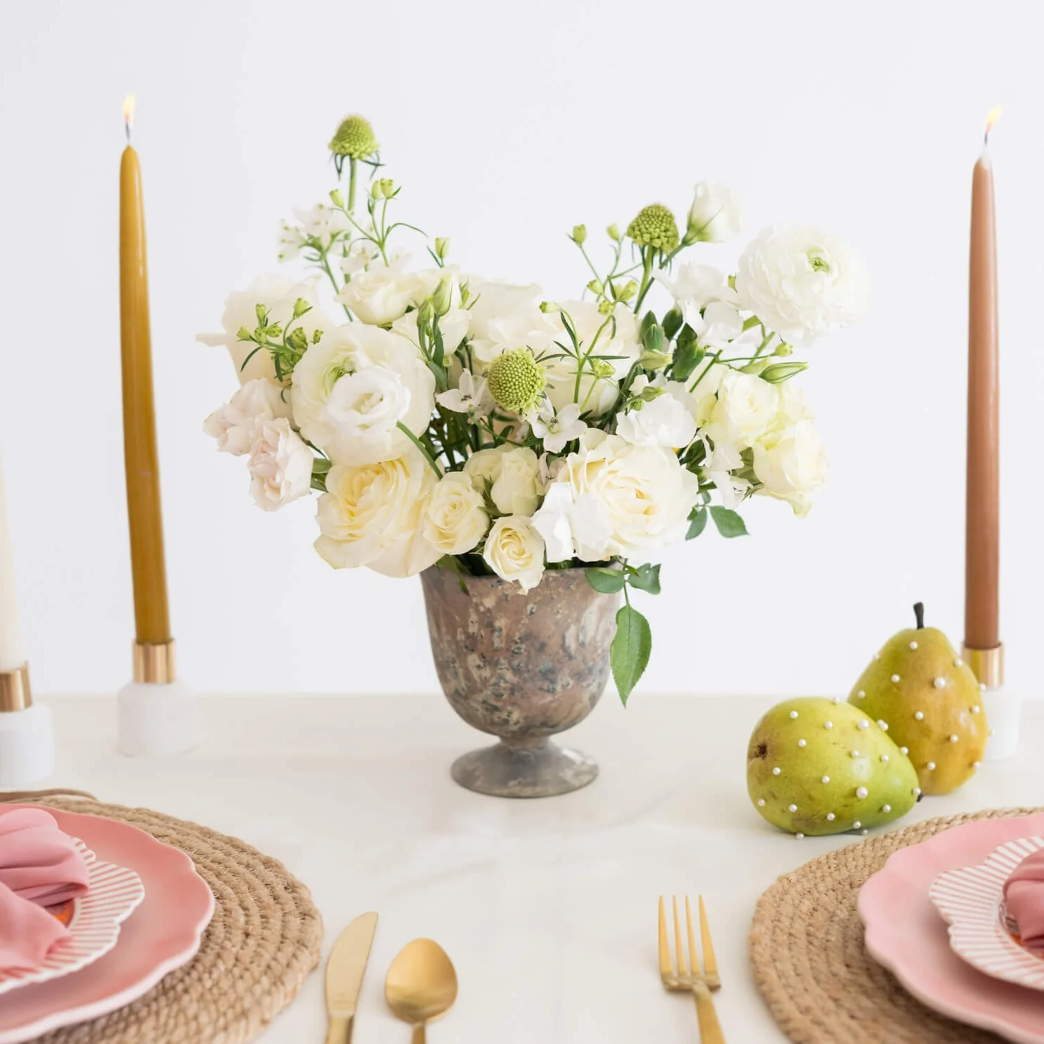 White Linen Centerpiece - Image 4