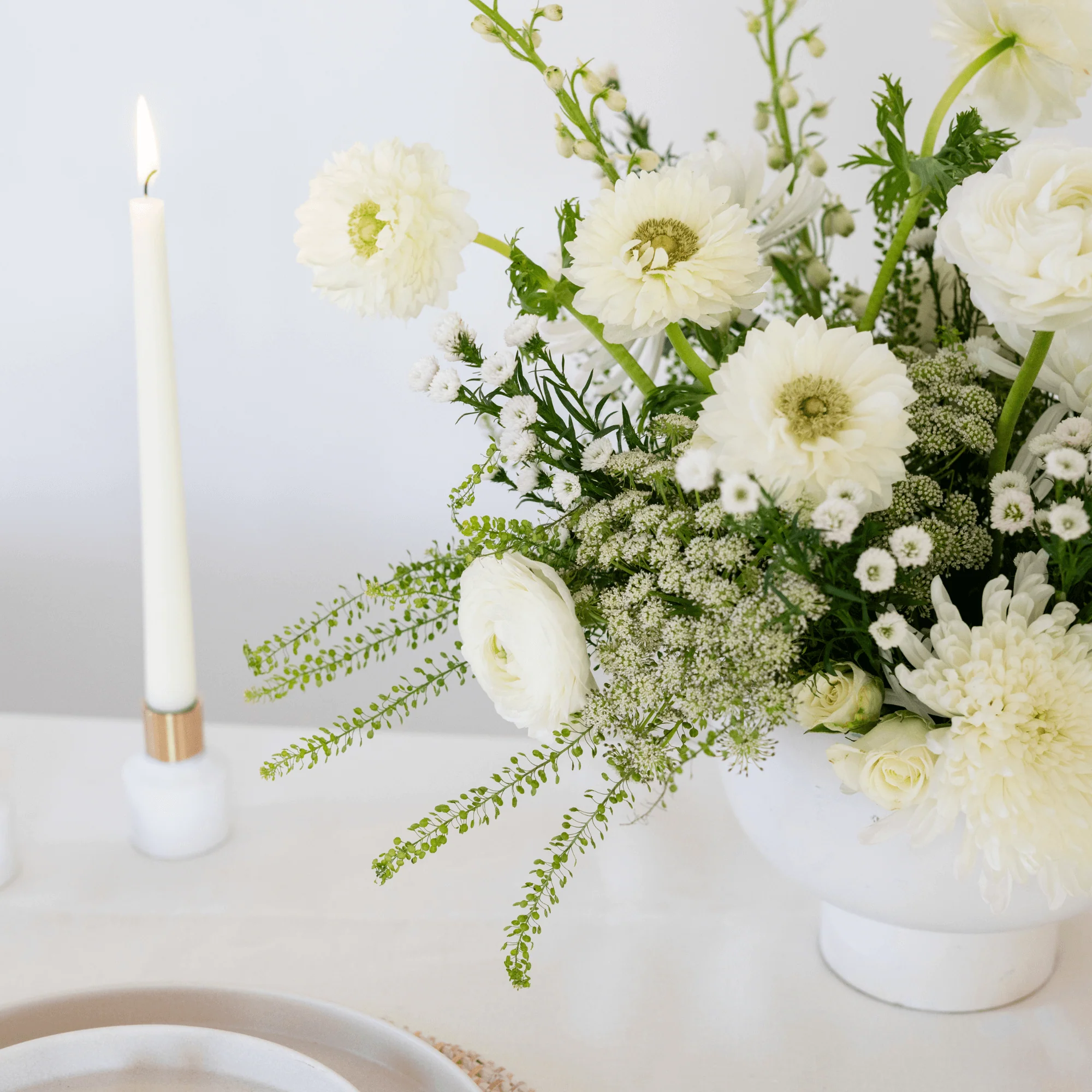 White Wildflower Premade Plus - 8 Centerpieces